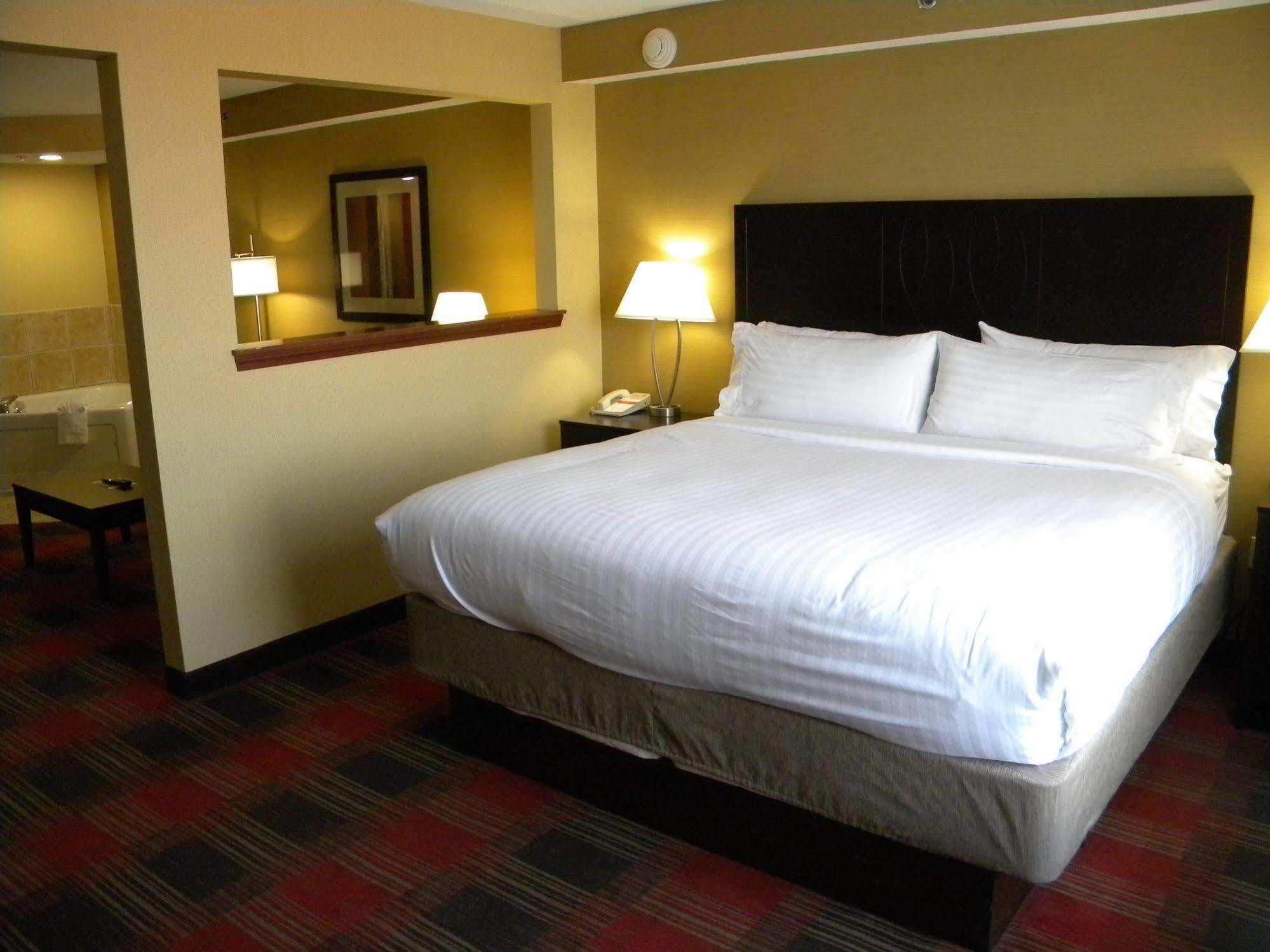 Holiday Inn Express Hotel & Suites Bowling Green By Ihg Exterior foto